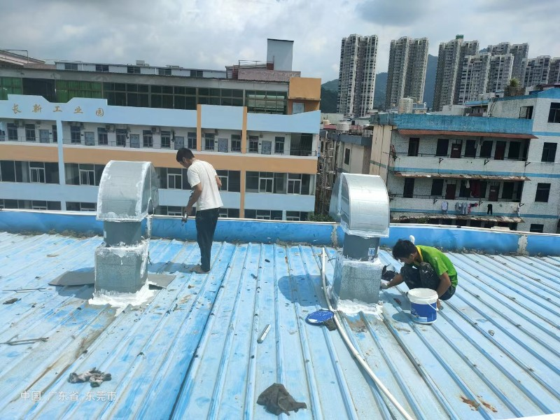 台前钢结构屋面涂料维修方法